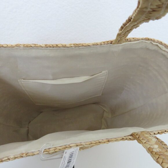 Artwinds Woven Straw Adult Tote Bag - Picture 3 of 8